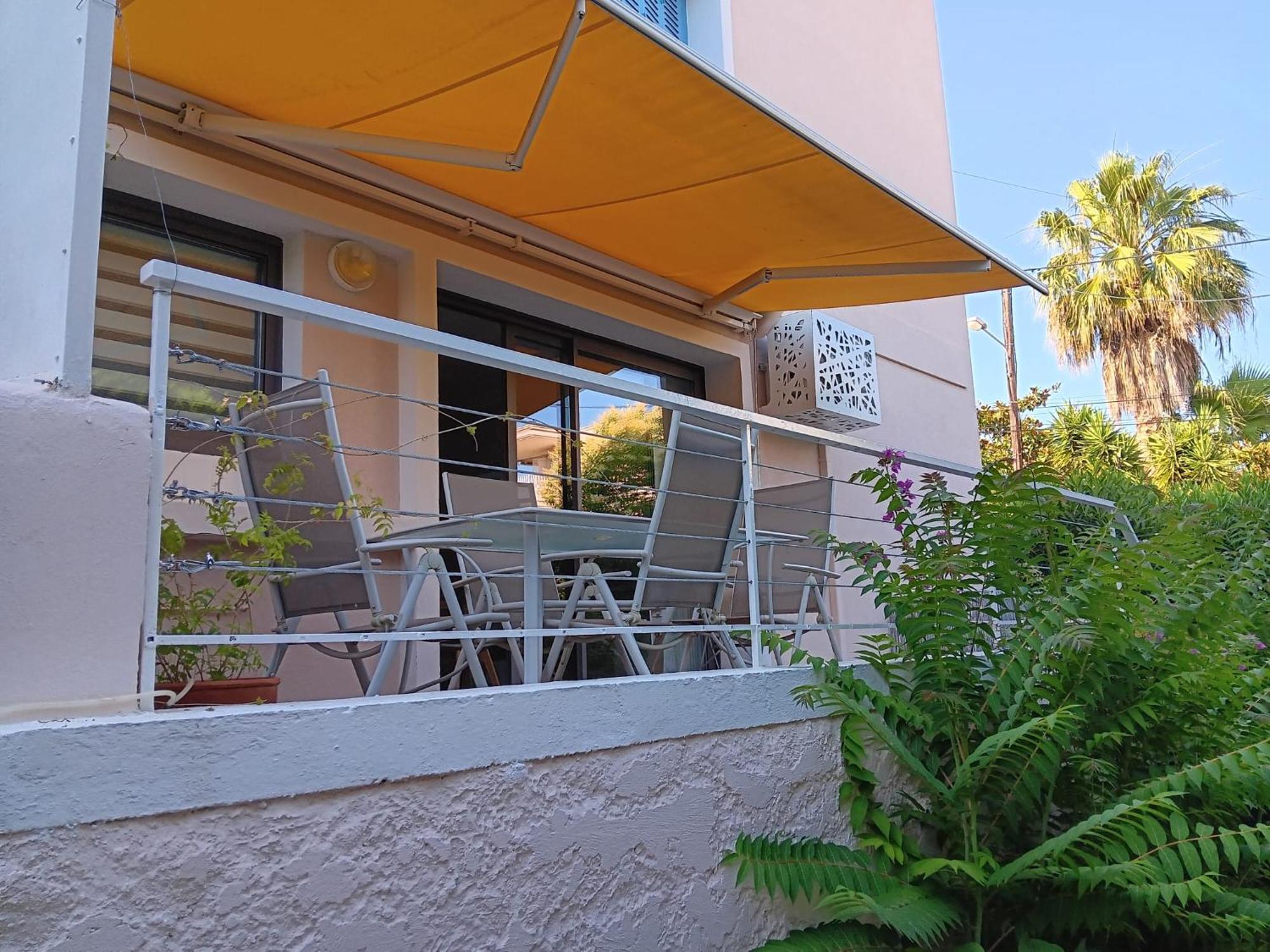 3 Min A Pieds & 200 M De La Grande Des Lecques - Terrasse Et Jardin - Fabuleux T2 - Carre D'or *
